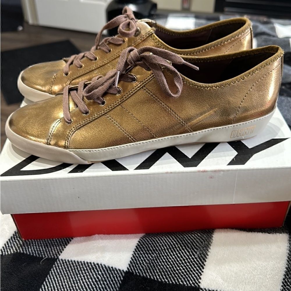 DKNY Mauri Old Gold Metallic Leather
Sneaker Shoes Comfort Lace Up